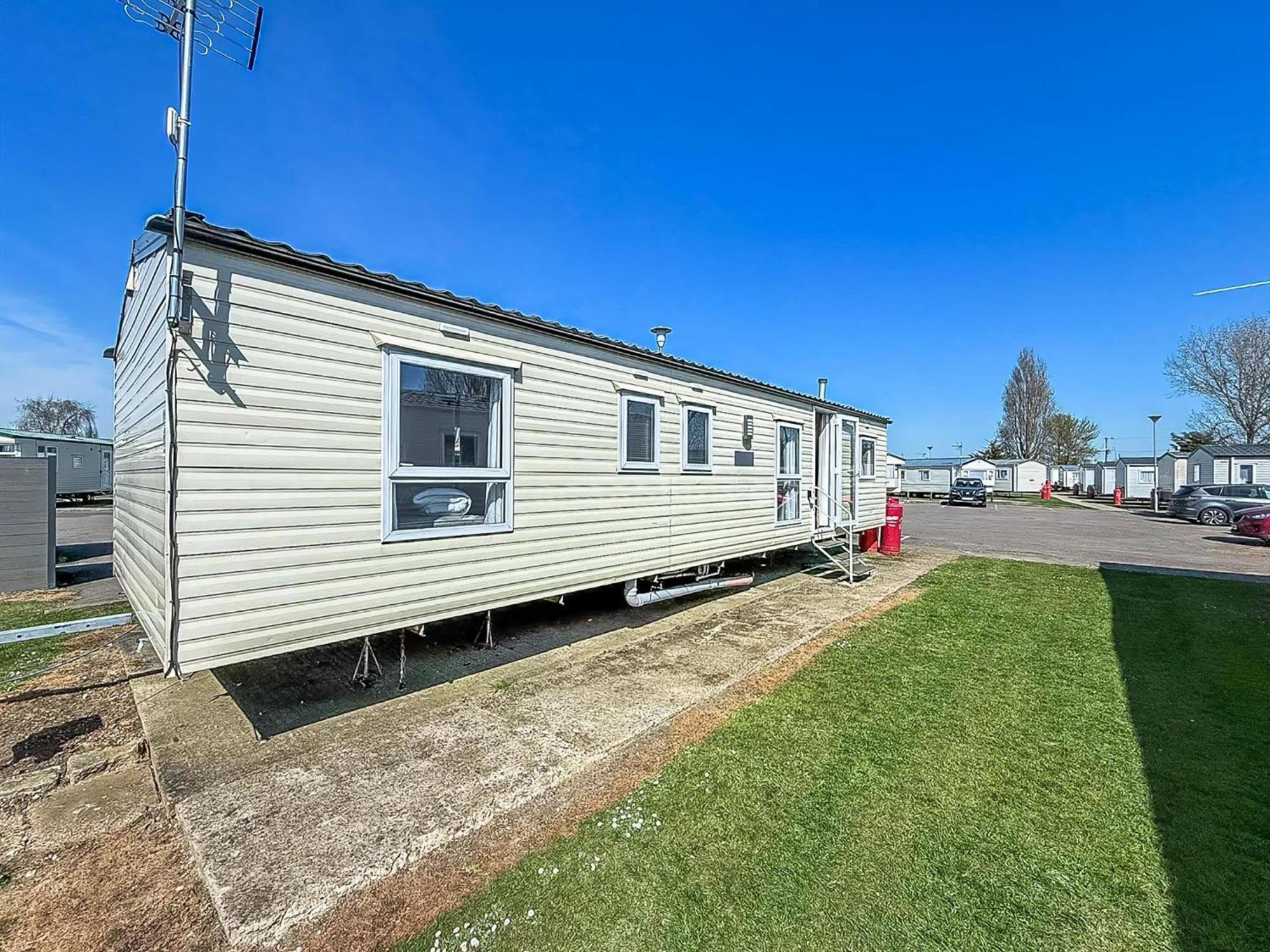 10 Berth Caravan For Hire At Seawick Holiday Park In Essex Ref 27102Sw Clacton-on-Sea Ngoại thất bức ảnh