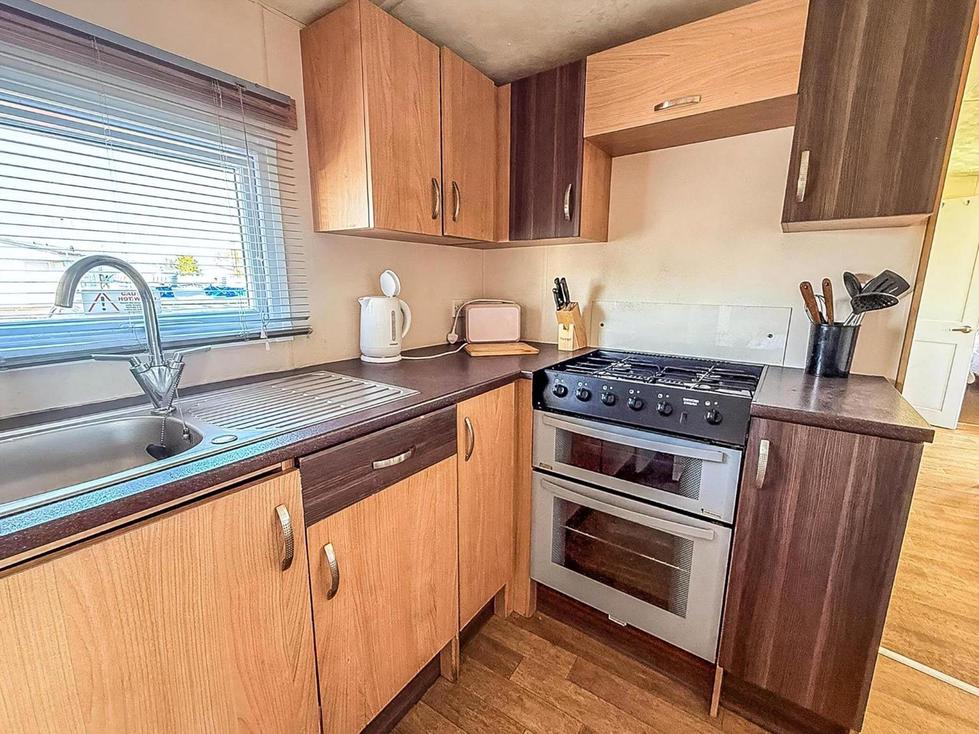 10 Berth Caravan For Hire At Seawick Holiday Park In Essex Ref 27102Sw Clacton-on-Sea Ngoại thất bức ảnh